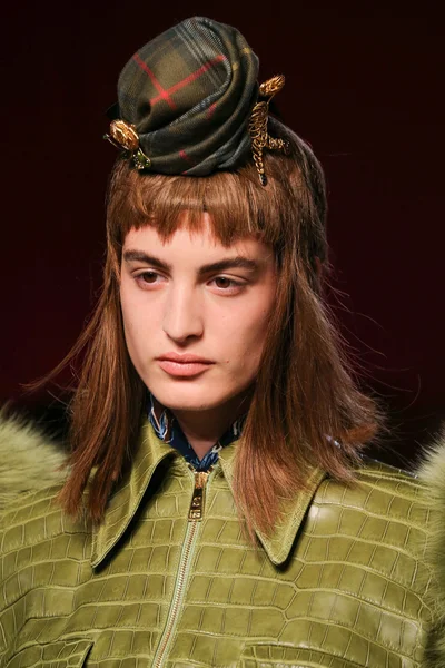 Look 15